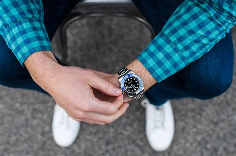 how to wear a rolex